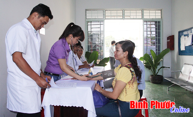 60 ứng cử vi&ecirc;n đại biểu Quốc hội v&agrave; HĐND được kh&aacute;m sức khỏe