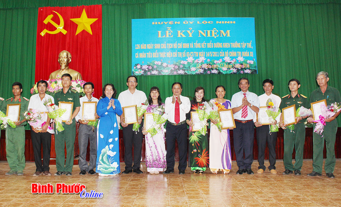 Lộc Ninh tuy&ecirc;n dương 17 tập thể, 30 c&aacute; nh&acirc;n điển h&igrave;nh học v&agrave; l&agrave;m theo B&aacute;c