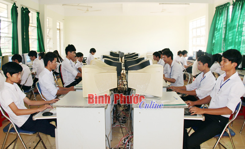 Phụ huynh “còng lưng” vì các khoản thu ngoài quy định