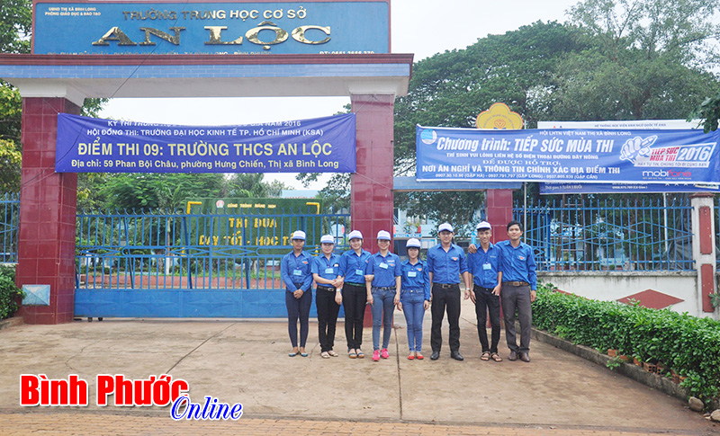 Nghĩa tình tiếp sức mùa thi