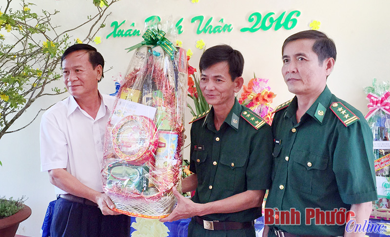 ƯCV HĐND tỉnh Nguyễn Ho&agrave;ng Th&aacute;i trả lời phỏng vấn của B&aacute;o B&igrave;nh Phước