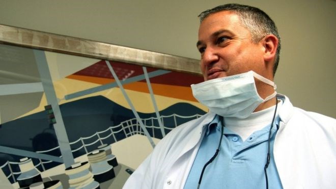 Nha sĩ có "sở thích" nhổ răng bệnh nhân lãnh án 8 năm tù