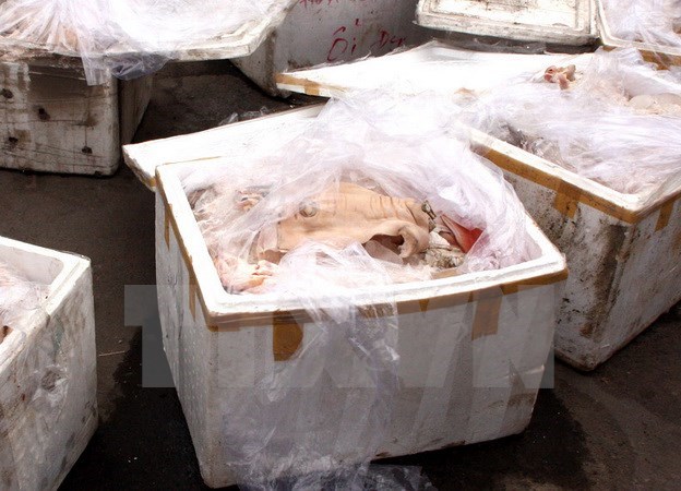 Bắt giữ xe chở hơn 400kg nội tạng, mỡ động vật bốc mùi hôi thối
