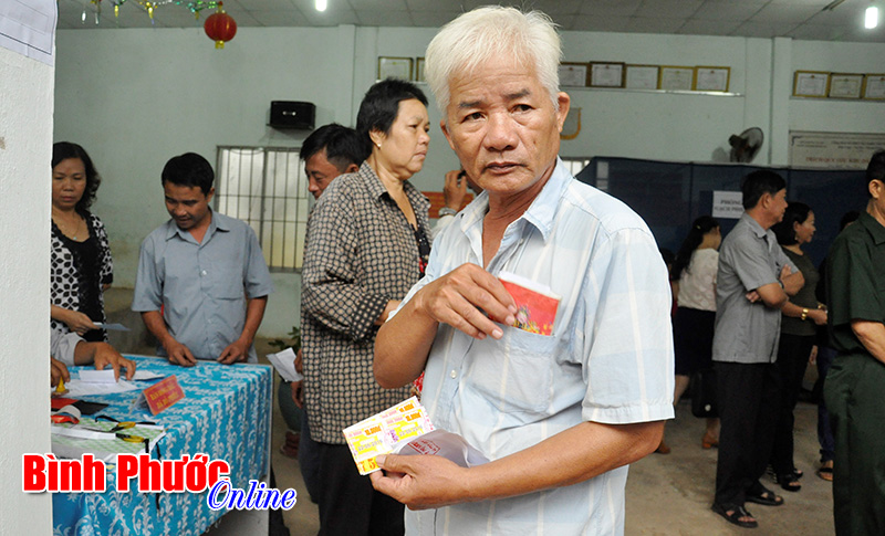 Người bán vé số, chạy xe ôm gửi gắm niềm tin trong lá phiếu