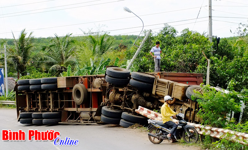 Khuyến khích người dân sử dụng phương tiện vận tải hành khách công cộng