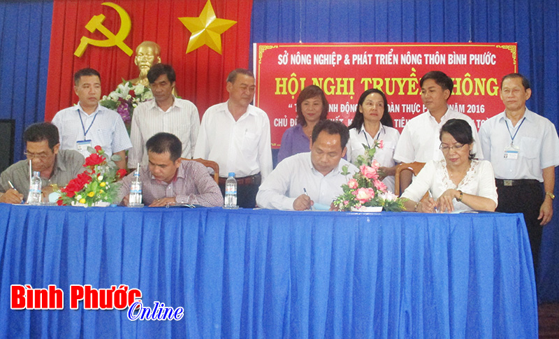Ph&aacute;t động &ldquo;Th&aacute;ng h&agrave;nh động v&igrave; an to&agrave;n thực phẩm&rdquo; năm 2016