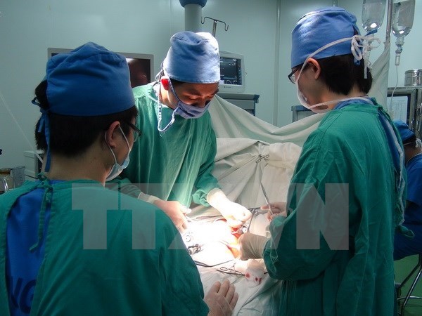 Tạm đình chỉ bác sỹ khiến bệnh nhân suýt phải cưa chân