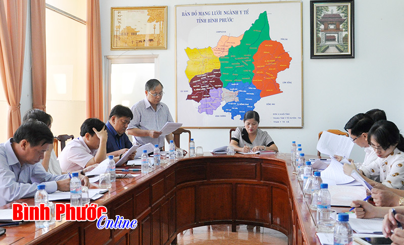 Ph&oacute; b&iacute; thư thường trực Tỉnh ủy Trần Tuệ Hiền l&agrave;m việc với ng&agrave;nh Y tế, GD-ĐT