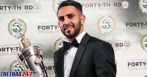 Riyad Mahrez nhận giải Cầu thủ hay nhất Ngoại hạng Anh 2016