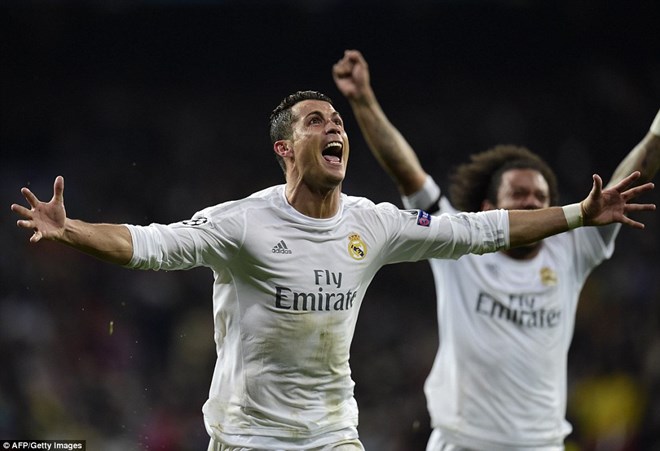 Ronaldo lập hat-trick giúp Real Madrid ngược dòng vào bán kết