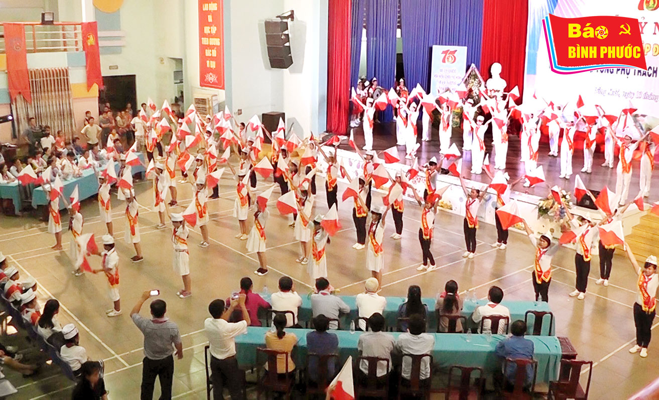 [Video] Kỷ niệm 75 năm ngày thành lập Đội Thiếu niên tiền phong Hồ Chí Minh