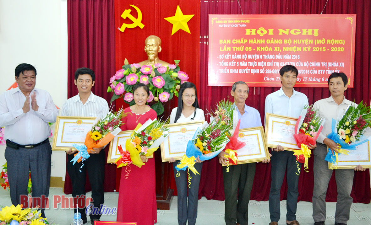 Hội nghị Ban Chấp h&agrave;nh Đảng bộ huyện Chơn Th&agrave;nh lần thứ 5