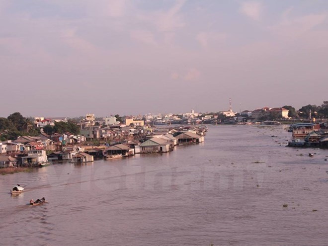 Thanh tra nhà máy giấy Trung Quốc có nguy cơ “bức tử” sông Hậu