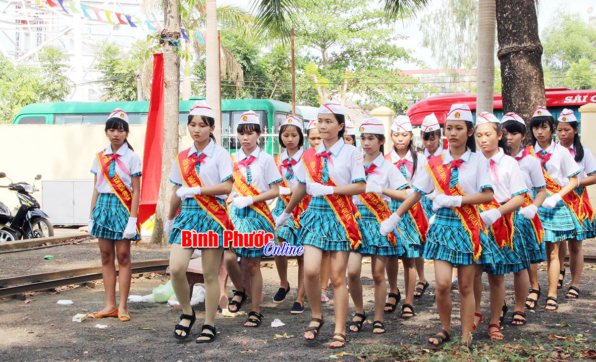 300 đội viên thi nghi thức, chỉ huy đội giỏi và liên hoan trống, kèn đội