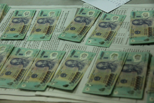 Ph&uacute; Riềng: Bắt giữ 1 vụ ti&ecirc;u thụ tiền giả