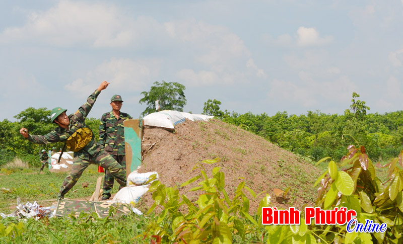 Tiểu đo&agrave;n Huấn luyện - Cơ động: 100% chiến sĩ mới bắn đạn thật đạt y&ecirc;u cầu