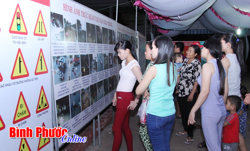 Triển lãm tranh, ảnh hiện vật an toàn giao thông