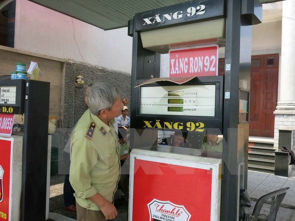 Ph&aacute;t hiện doanh nghiệp kinh doanh xăng dầu gắn chip điện tử gian lận