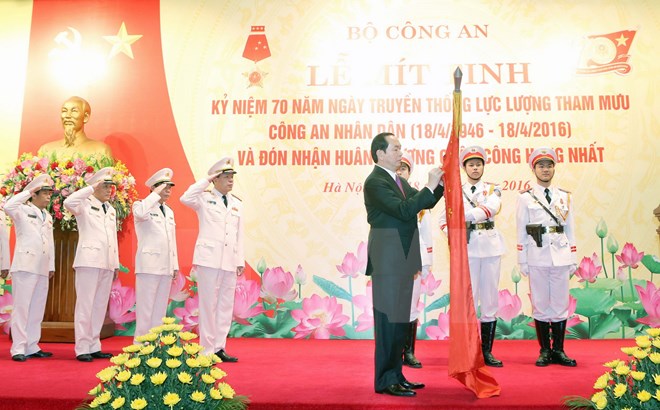 Lực lượng Tham mưu C​AND đ&oacute;n Hu&acirc;n chương Qu&acirc;n c&ocirc;ng hạng Nhất