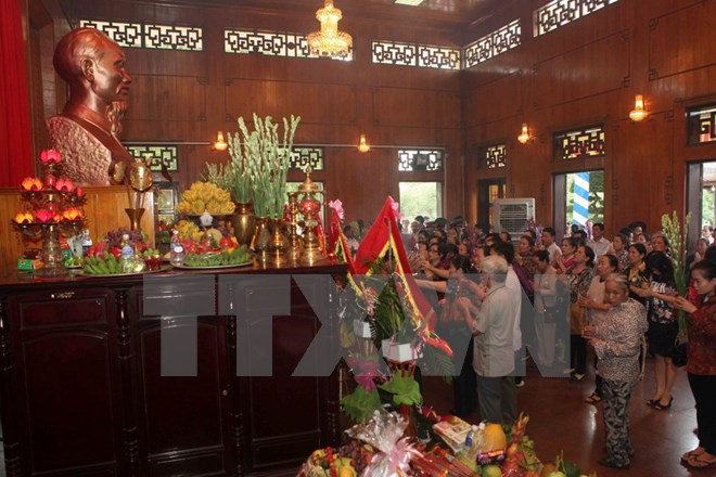 Lượng du khách về thăm quê Bác tăng đột biến