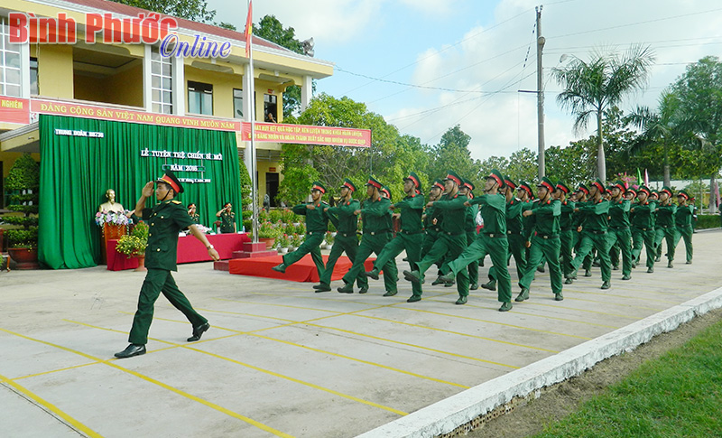 Trung đo&agrave;n 736 tổ chức lễ tuy&ecirc;n thệ chiến sĩ mới
