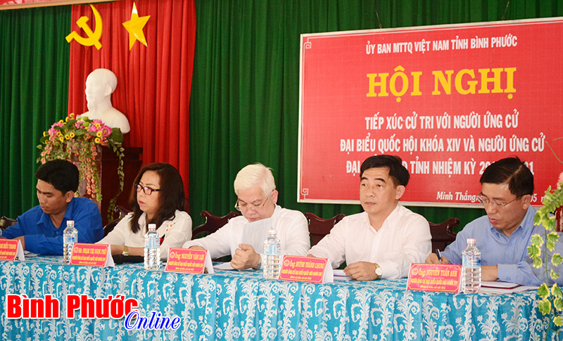 Ứng cử vi&ecirc;n đại biểu Quốc hội v&agrave; HĐND tỉnh tiếp x&uacute;c cử tri huyện Chơn Th&agrave;nh