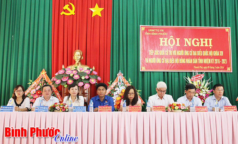 Ứng cử vi&ecirc;n đại biểu Quốc hội tiếp x&uacute;c cử tri B&igrave;nh Long v&agrave; Phước Long