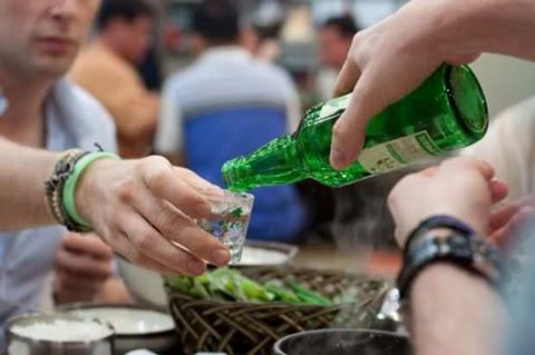 Đâm bạn nhậu giữa tiệc rượu