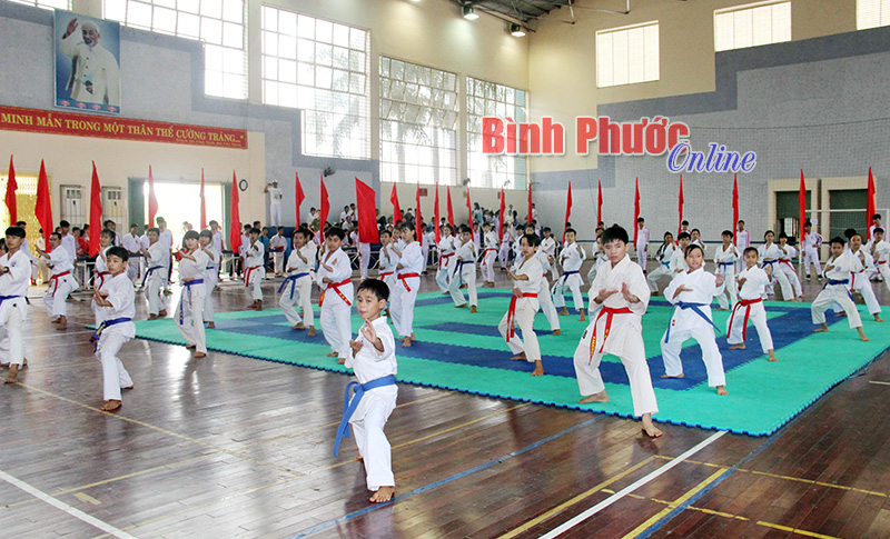 185 vận động viên dự giải vô địch trẻ Karatedo tỉnh Bình Phước năm 2016