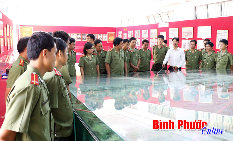 Khối an ninh Công an tỉnh về nguồn