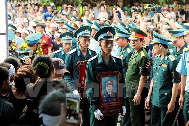 Người th&acirc;n nghẹn ng&agrave;o đ&oacute;n Đại t&aacute; Trần Quang Khải về với đất Mẹ