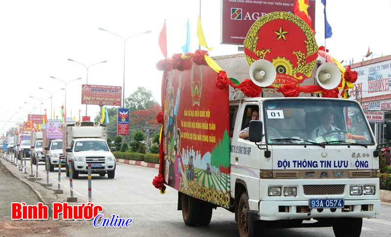 Diễu h&agrave;nh xe tuy&ecirc;n truyền lưu động về ng&agrave;y bầu cử 22-5