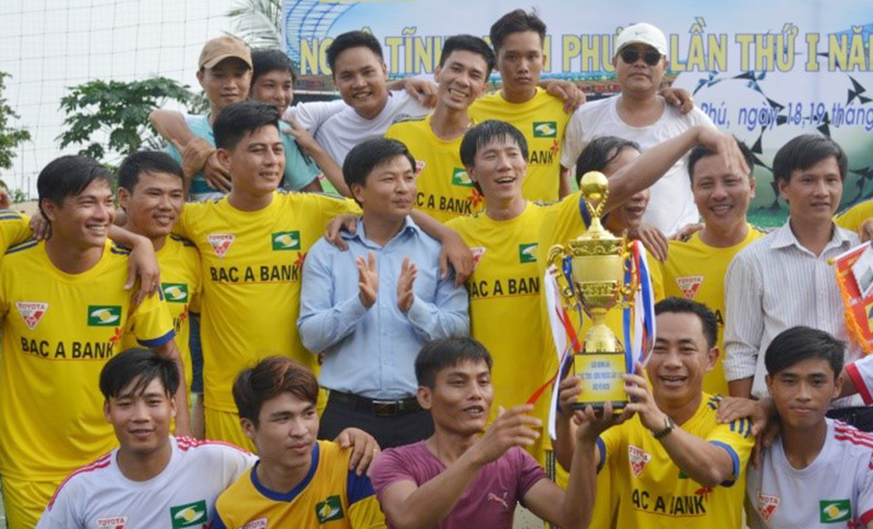 CLB cổ động viên Sông Lam tại Bình Phước: Nhất giải bóng đá Nghệ Tĩnh - Bình Phước lần thứ nhất