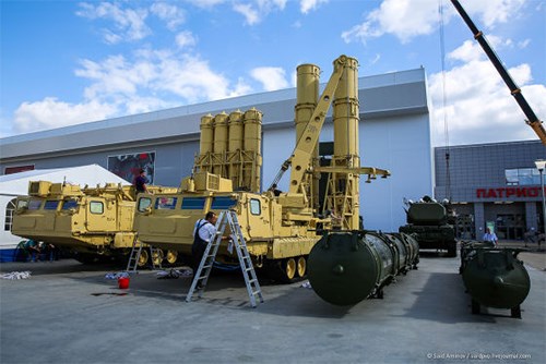 “S-300 lục quân” có đạn tên lửa đánh chặn mới
