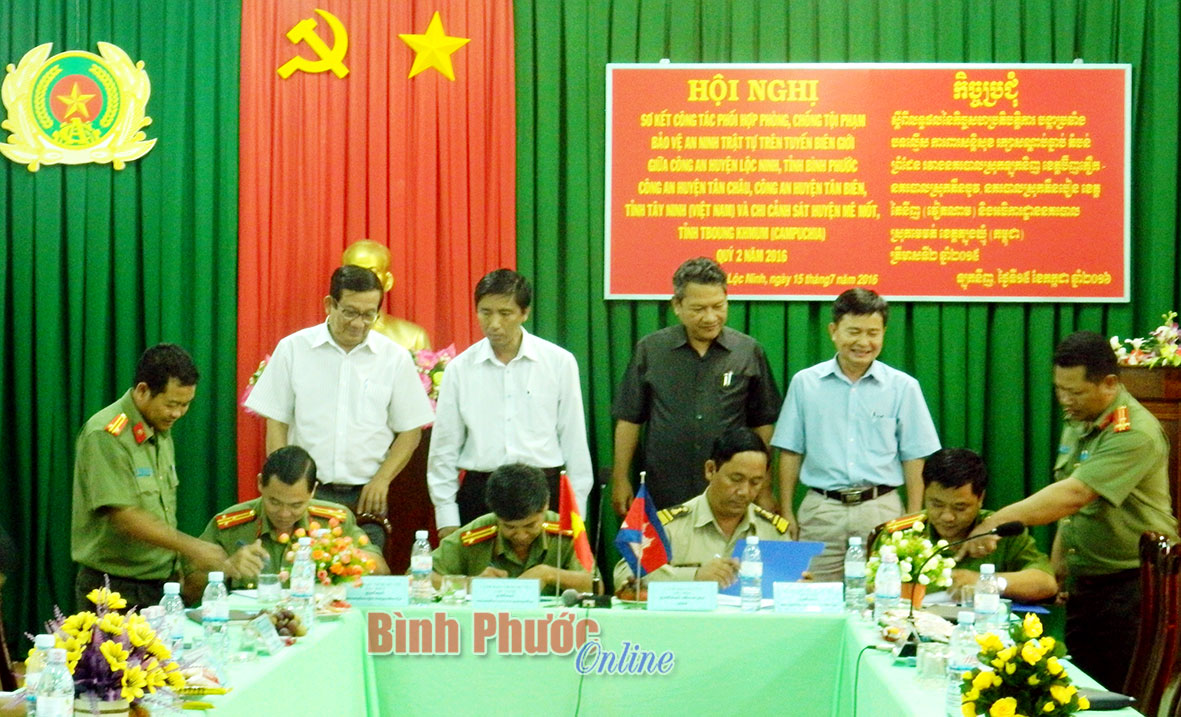Giao ban c&ocirc;ng an 3 huyện thuộc tỉnh B&igrave;nh Phước, T&acirc;y Ninh - Việt Nam với huyện M&ecirc; Mốt - tỉnh Tboung Khmum - Campuchia