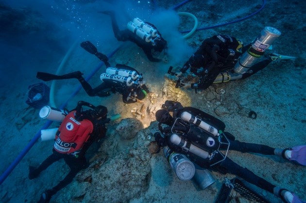 Phát hiện di cốt 2.000 năm tuổi trong con tàu đắm ở Địa Trung Hải