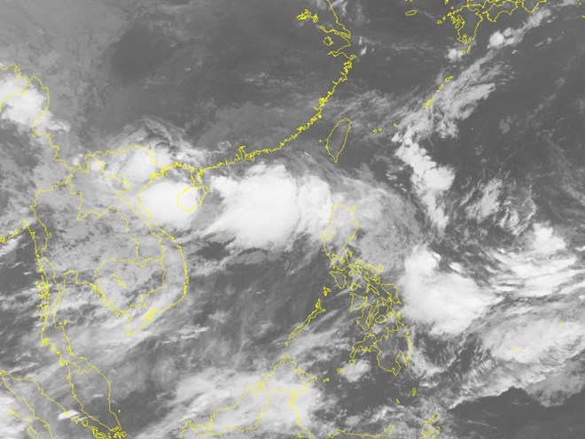 Chuyên gia khí tượng nói về cặp áp thấp “sinh đôi” trên Biển Đông