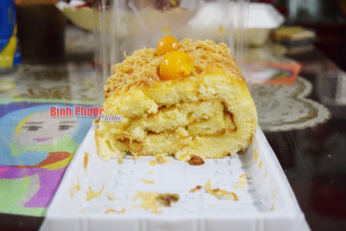 3 người bị ngộ độc nghi do ăn bánh bông lan hột vịt muối