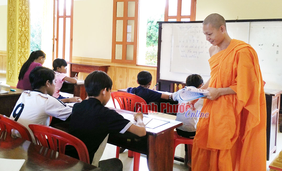 Hè về lên chùa học chữ Khơme