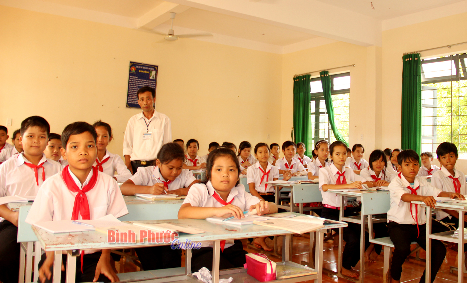 Giáo viên và học sinh đều giảm tải