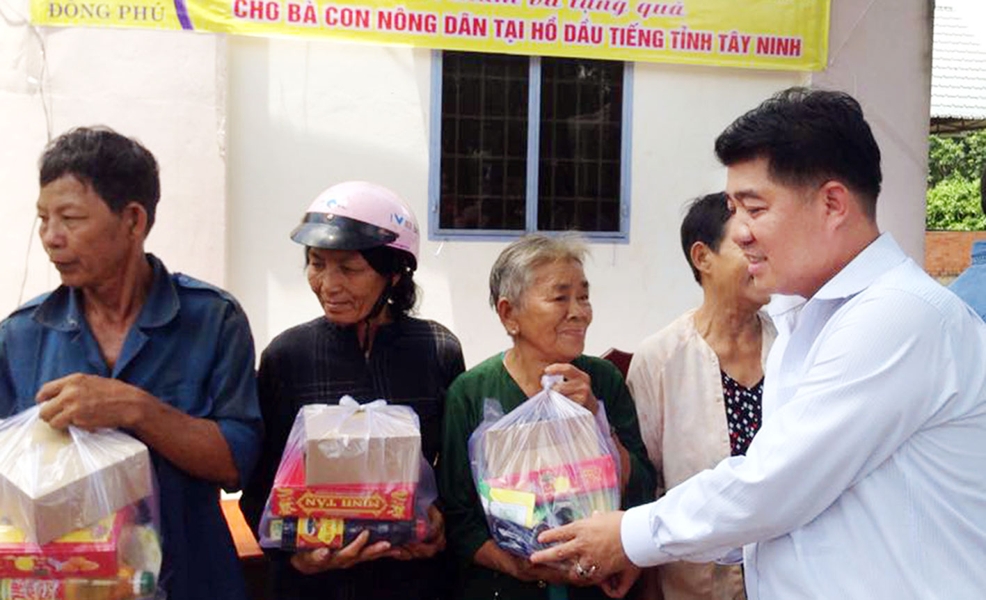 Doanh nghiệp Bình Phước - Tây Ninh: Giúp đỡ kiều bào Campuchia ở hồ Dầu Tiếng