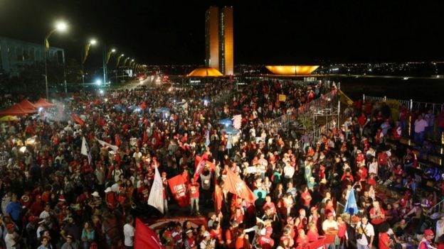 Cảnh sát Brazil bắn đạn hơi cay giải tán người biểu tình quá khích