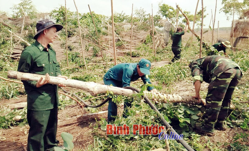 Bộ đội bi&ecirc;n ph&ograve;ng n&oacute;i d&acirc;n nghe, l&agrave;m d&acirc;n tin