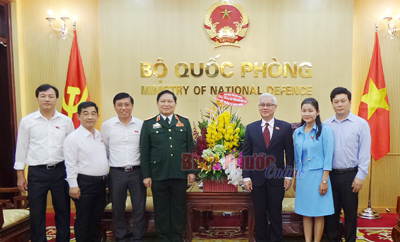B&iacute; thư Tỉnh ủy Nguyễn Văn Lợi thăm v&agrave; ch&uacute;c mừng Đại tướng Ng&ocirc; Xu&acirc;n Lịch, Bộ trưởng Bộ Quốc ph&ograve;ng