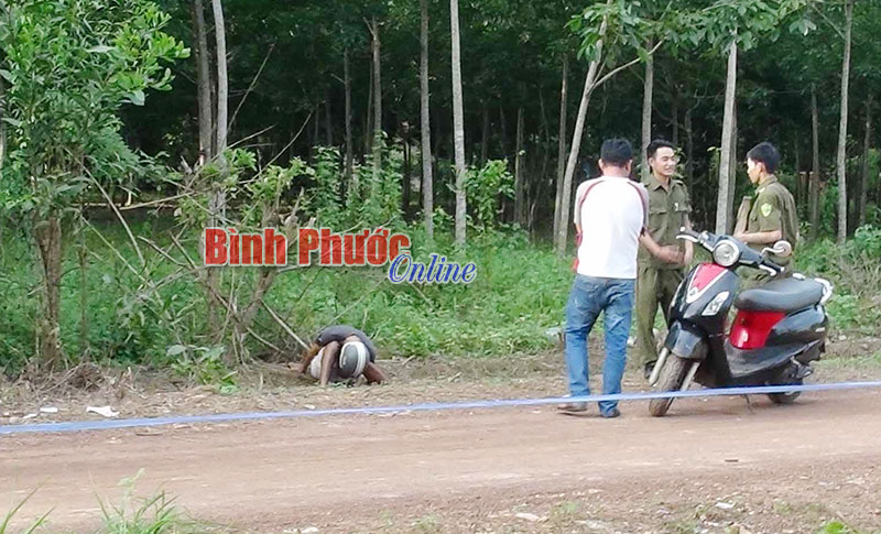 Nam thanh niên tử vong bất thường bên đường