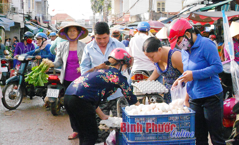 Để chợ Đồng Xo&agrave;i kh&ocirc;ng c&ograve;n cảnh &ldquo;gạt b&egrave;o trong ao&rdquo;?