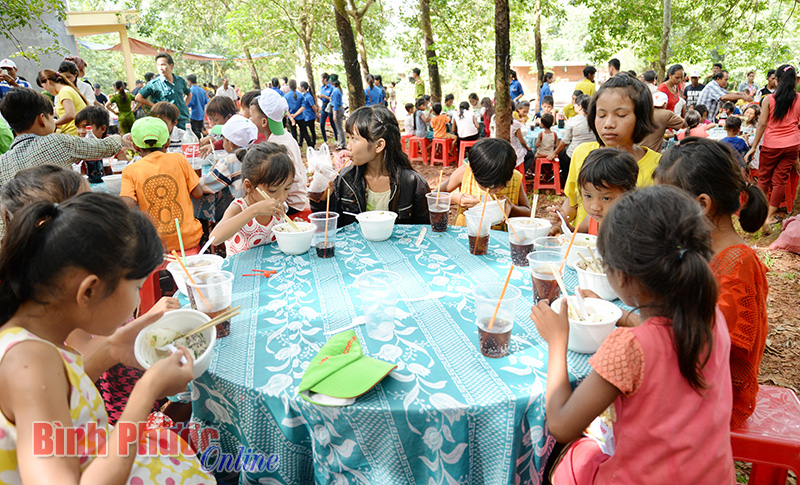 Chung tay chăm lo tết Trung thu cho trẻ em nghèo