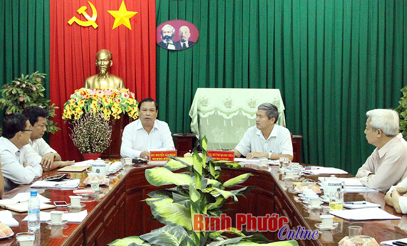 Chủ tịch UBND tỉnh Nguyễn Văn Trăm kiểm tra tiến độ th&agrave;nh lập th&agrave;nh phố Đồng Xo&agrave;i