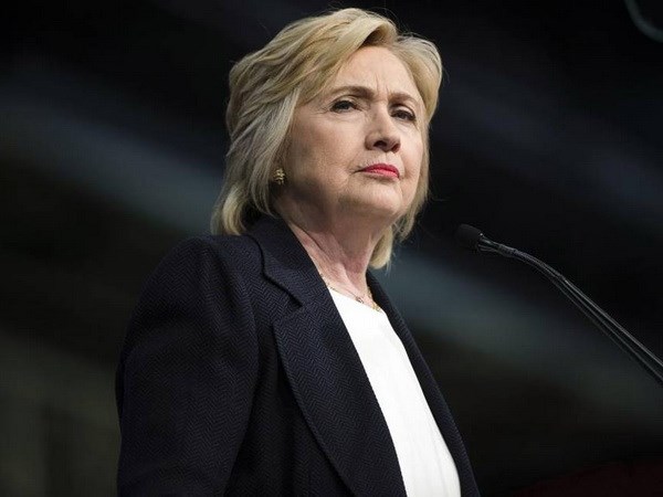 Phản ứng của bà Clinton và ông Trump về phán quyết của PCA