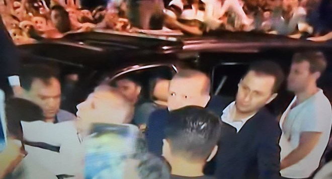 Tổng thống Thổ Nhĩ Kỳ gọi cuộc đảo chính là "món quà từ Chúa"